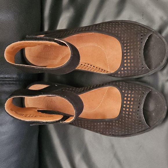 Clarks Women s Reedly Salene Wedge Sandal Black NUBUCK 6 US - Picture 1 of 9